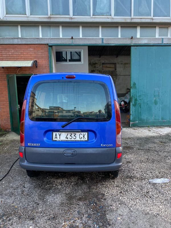 Usata Renault Kangoo 64 CV (47 kW) 1998 Blu Monovolume