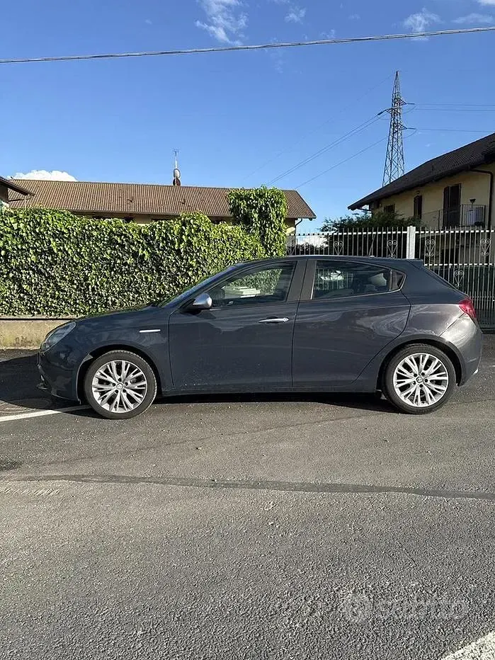 Usata Alfa Romeo Giulietta Super 120 CV (88 kW) 2017 Grigio Utilitaria