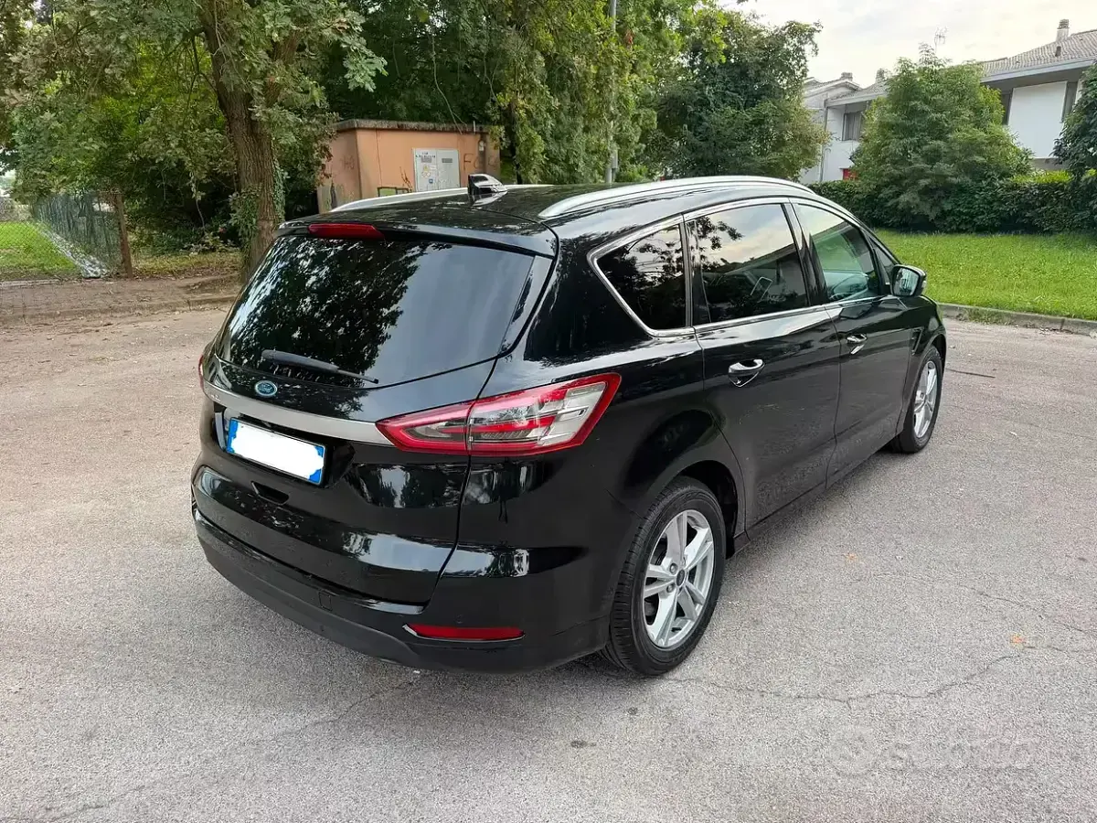 Usata Ford S-MAX Titanium 150 CV (110 kW) 2021 Nero Monovolume