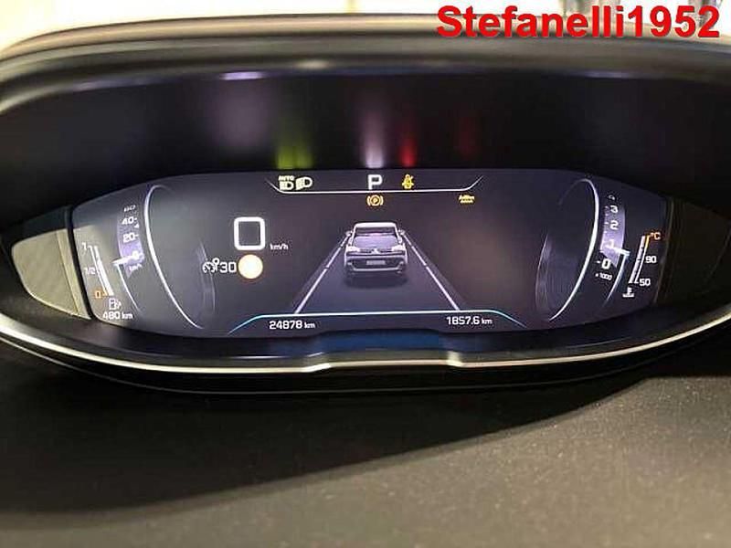 Usata Peugeot 5008 Allure 131 CV (96 kW) 2024 Gris platinum SUV