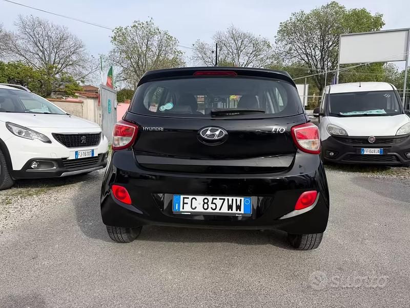 Usata Hyundai i10 Edition 67 CV (49 kW) 2016 Nero Utilitaria