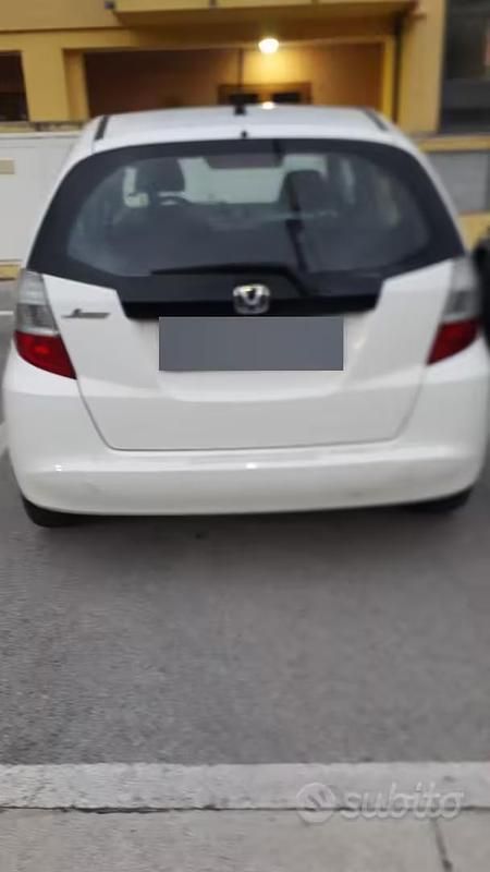 Usata Honda Jazz 99 CV (72 kW) 2010 Bianco Utilitaria