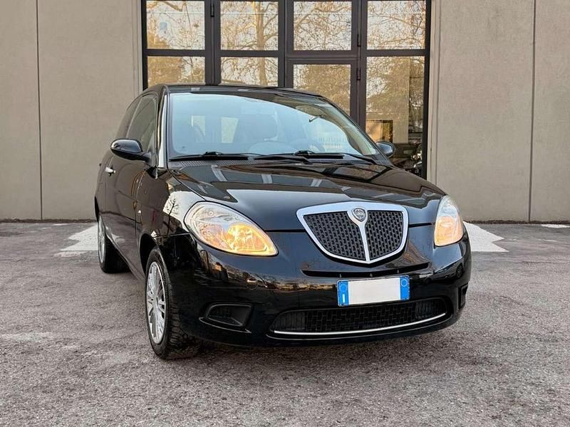 Usata Lancia Ypsilon 60 CV (44 kW) 2009 Nero Utilitaria