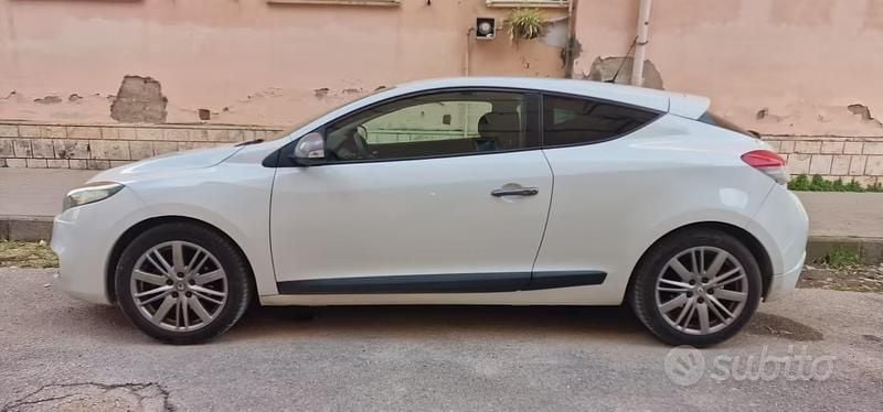 Usata Renault Mégane Coupé 110 CV (80 kW) 2011 Bianco Coupé