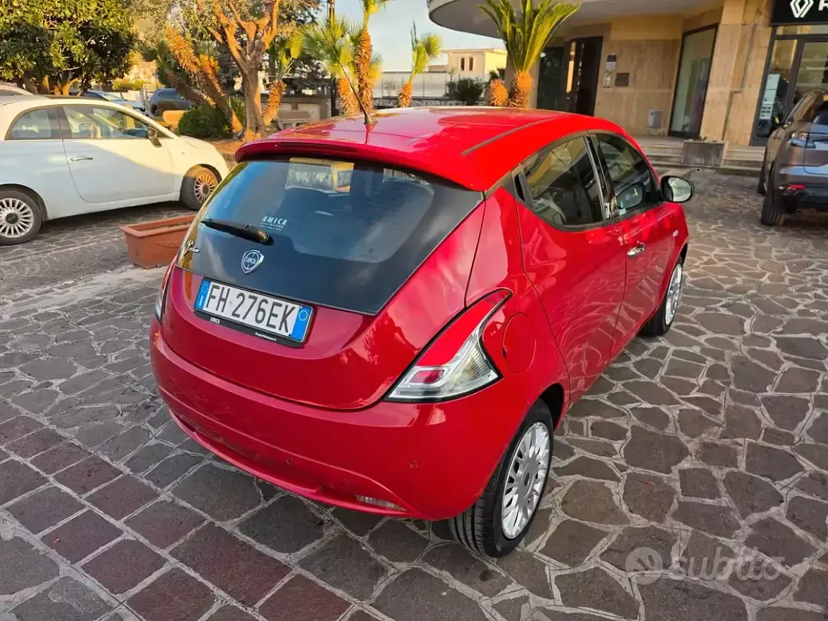 Usata Lancia Ypsilon Silver 69 CV (50 kW) 2017 Rosso Utilitaria