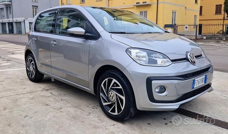 Usata VW up! Highline 68 CV (50 kW) 2020 Grigio Utilitaria