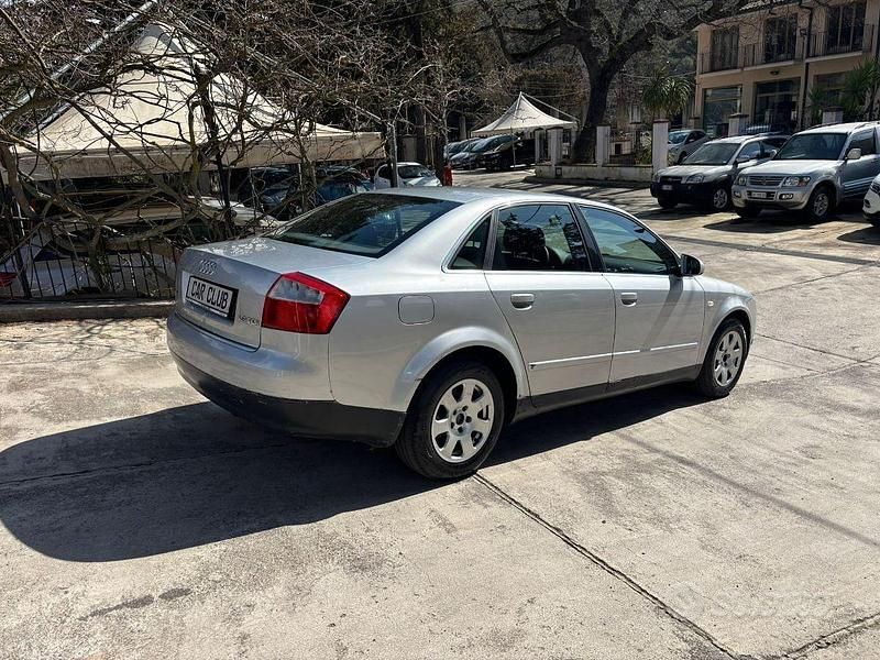 Usata Audi A4 130 CV (95 kW) 2004 Argento Berlina