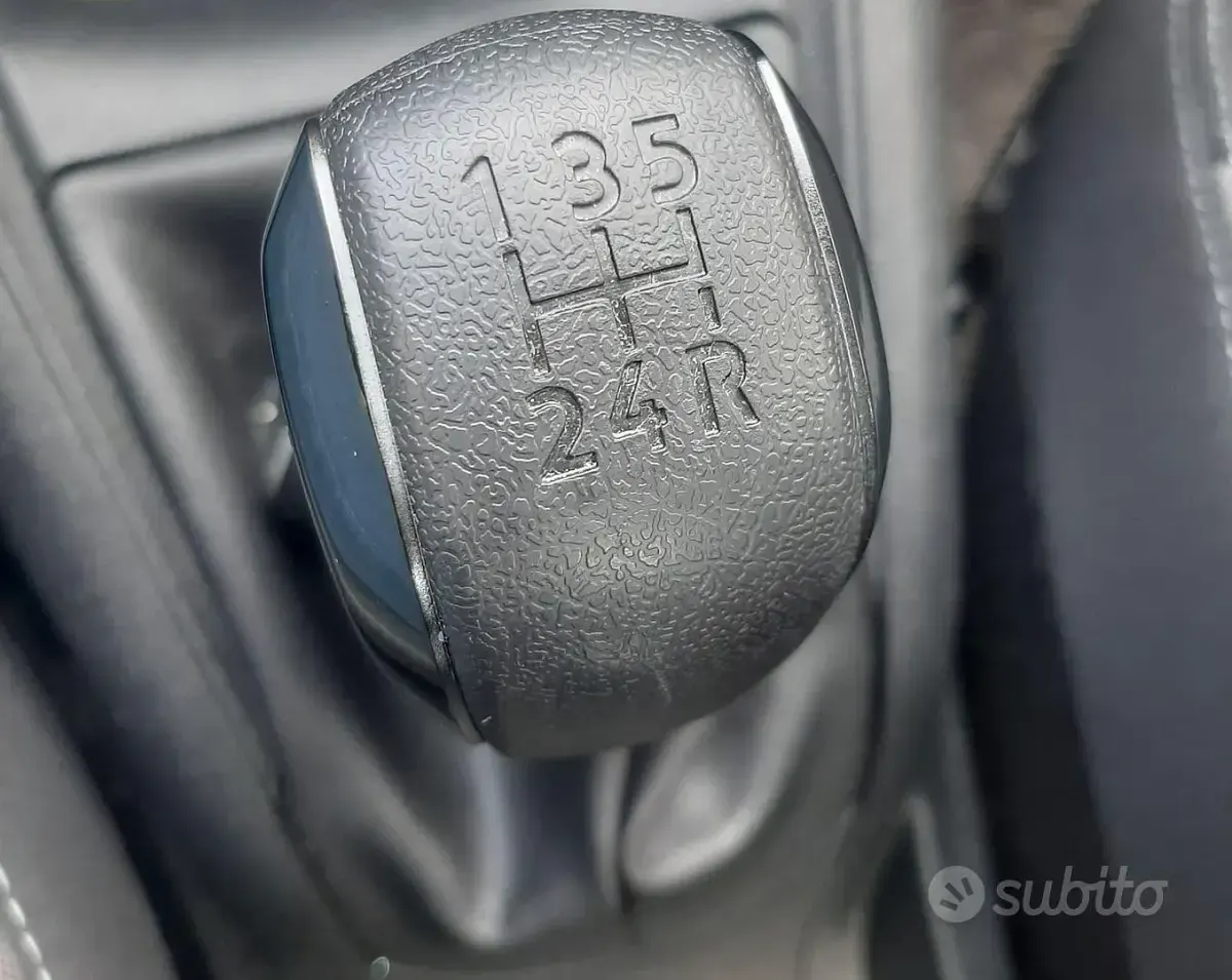 Usata Peugeot 208 95 CV (69 kW) 2015 Utilitaria