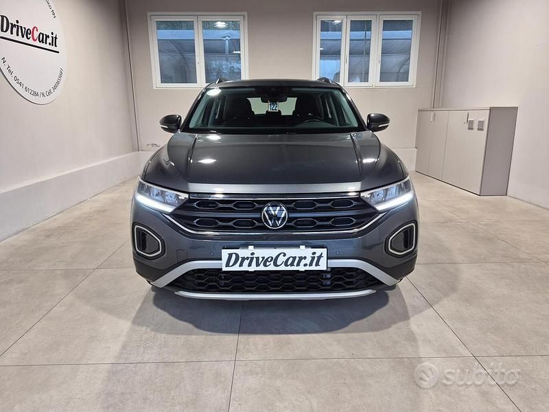 Usata VW T-Roc Life 150 CV (110 kW) 2023 Grigio SUV