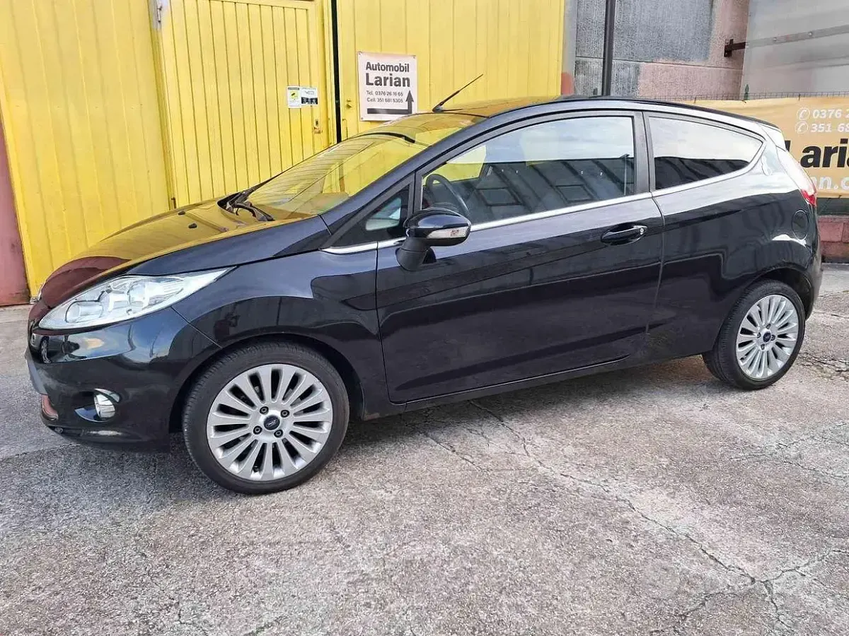 Usata Ford Fiesta Titanium 90 CV (66 kW) 2009 Nero Utilitaria
