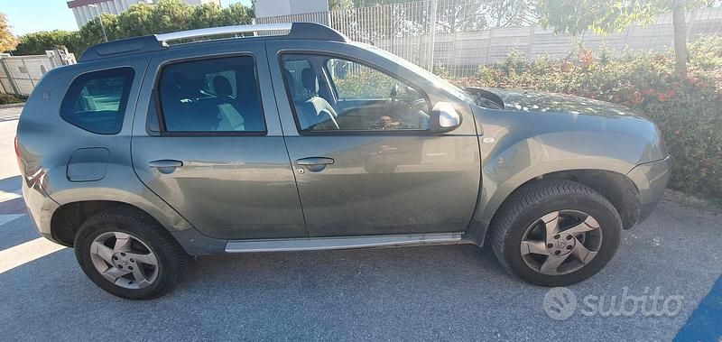 Verde Usata 2012 Dacia Duster SUV | 5700 € - Immagine 1/1