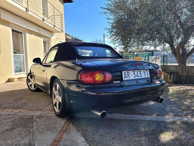 Usata Mazda MX5 110 CV (80 kW) 1998 Nero Cabrio