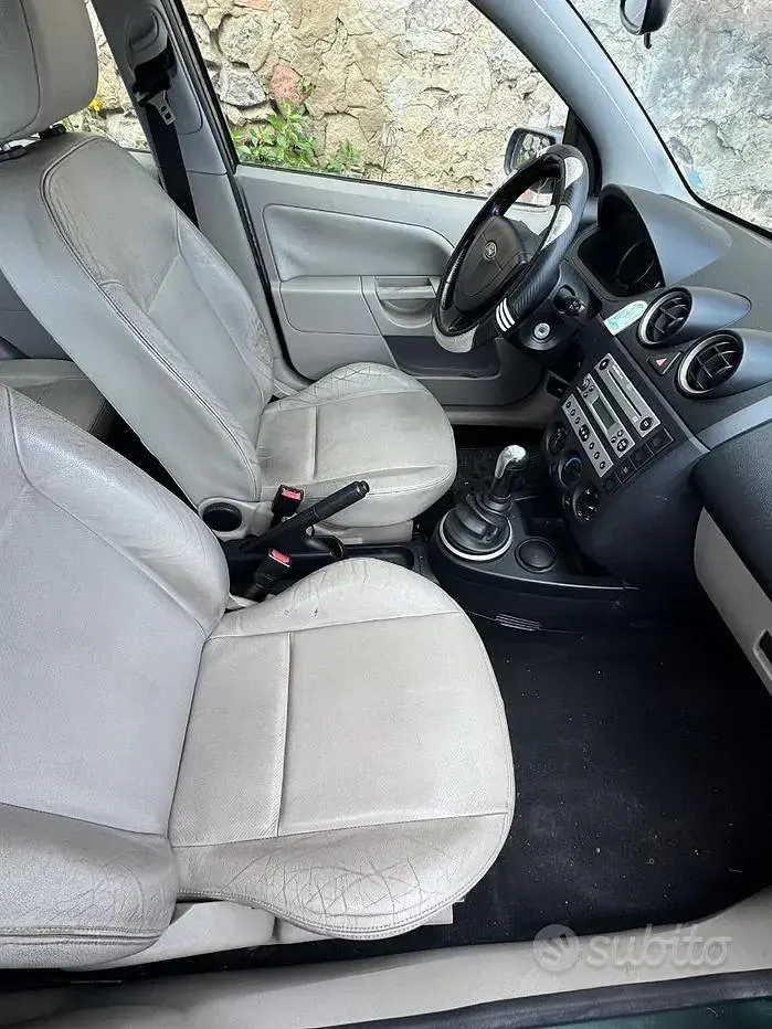 Usata Ford Fiesta 68 CV (50 kW) 2005 Verde Utilitaria