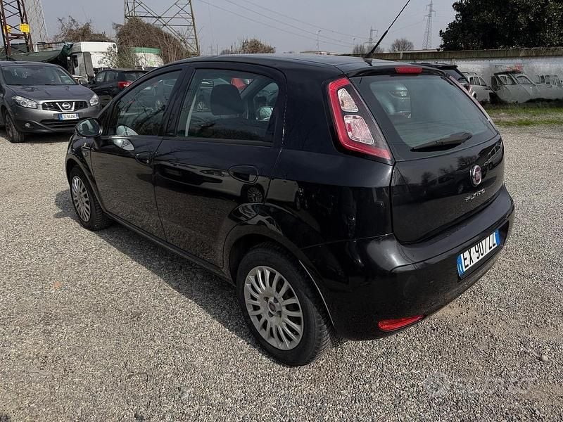 Usata Fiat Punto Lounge 69 CV (50 kW) 2015 Nero Utilitaria