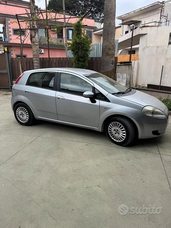 Usata Fiat Grande Punto 75 CV (55 kW) 2006 Grigio Utilitaria