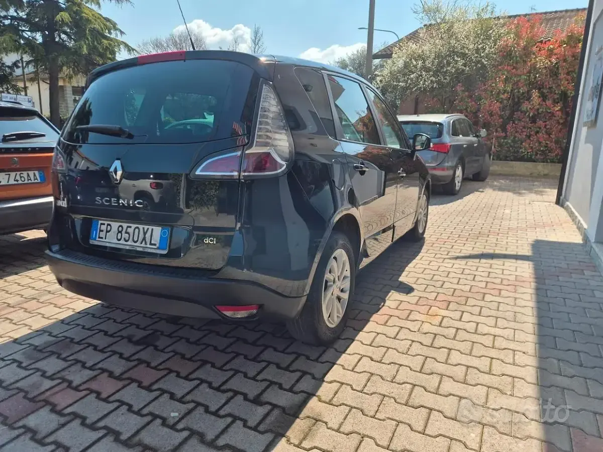 Usata Renault Scénic III XMOD 110 CV (80 kW) 2013 Nero Monovolume