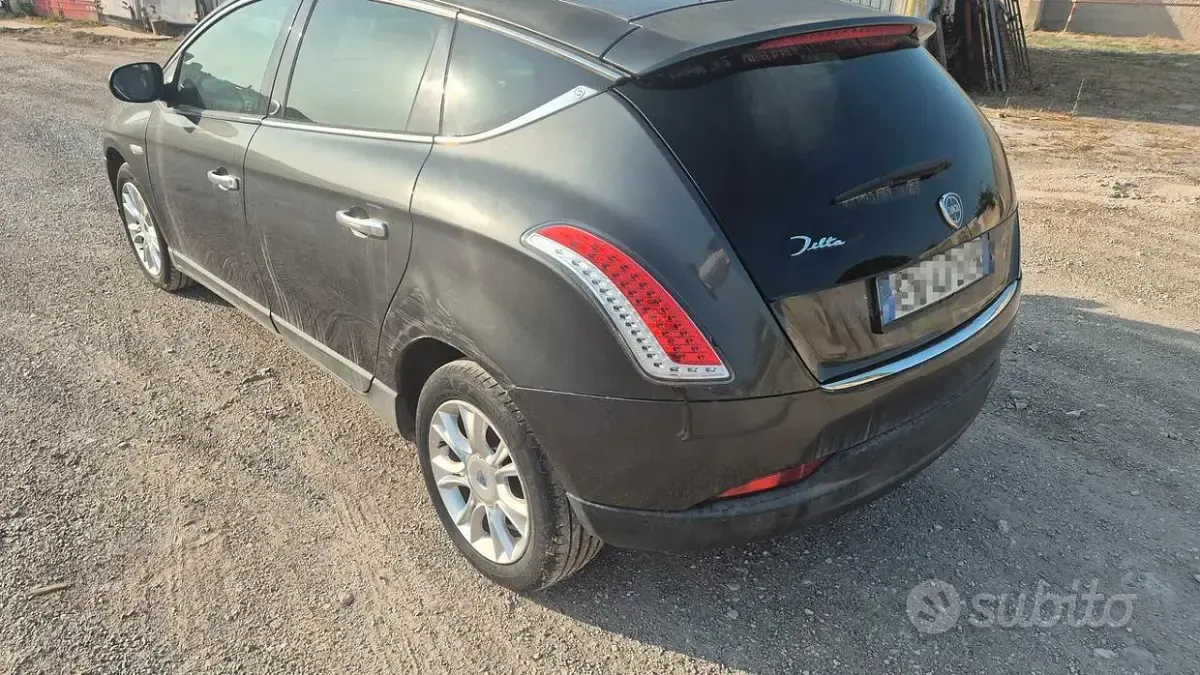 Usata Lancia Delta Gold 120 CV (88 kW) 2012 Grigio Utilitaria