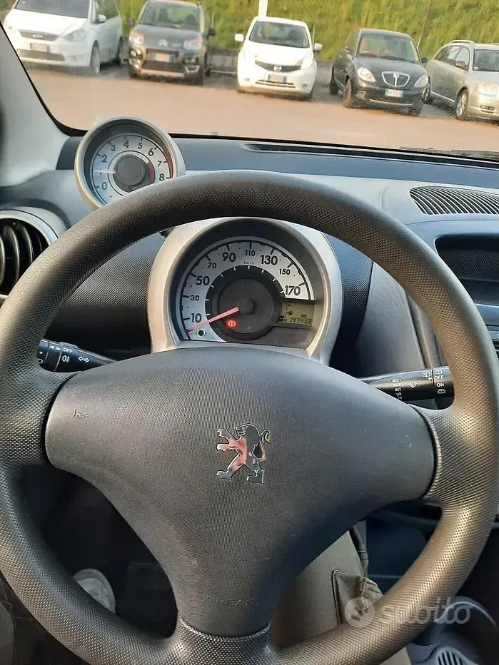 Usata Peugeot 107 68 CV (50 kW) 2009 Rosso Utilitaria