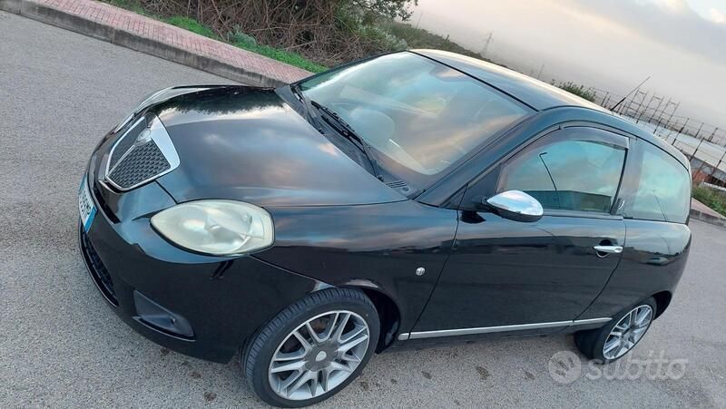 Usata Lancia Ypsilon 90 CV (66 kW) 2006 Nero Utilitaria