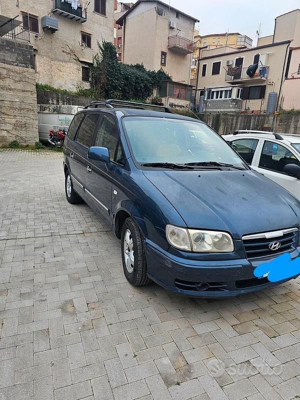 Usata Hyundai Trajet 2004 Blu Monovolume