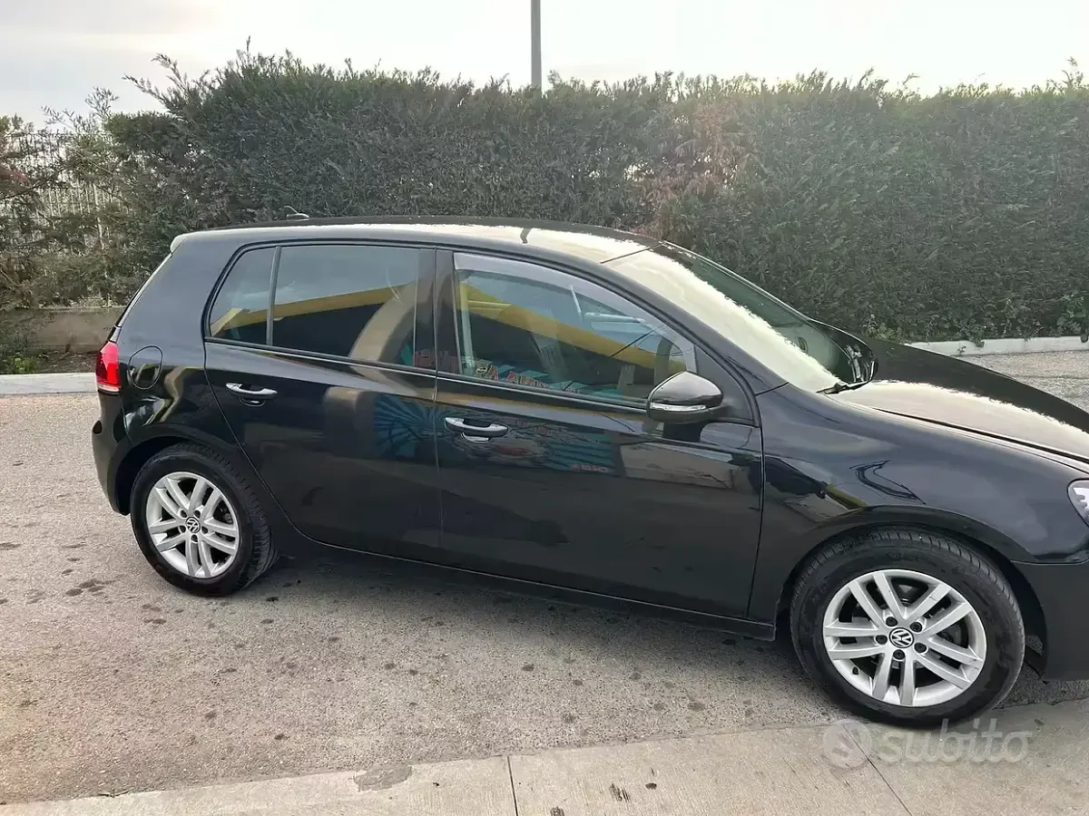 Usata VW Golf VII 102 CV (75 kW) 2012 Nero Berlina