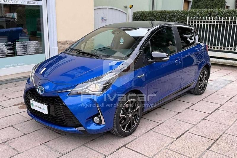 Blu Usata 2017 Toyota Yaris Hybrid Trend Due volumi | 13.990 € (Buon prezzo) - Immagine 1/4