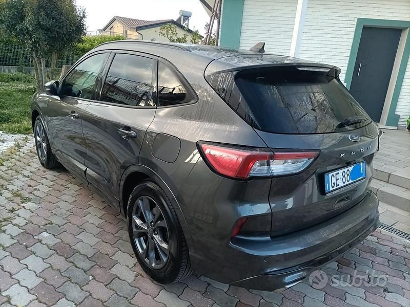 Usata Ford Kuga ST-Line X 120 CV (88 kW) 2021 Grigio SUV