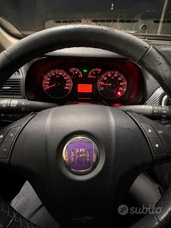 Usata Fiat Grande Punto Dynamic 90 CV (66 kW) 2009 Grigio Utilitaria