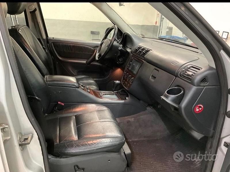 Usata Mercedes ML320 217 CV (159 kW) 2000 Grigio SUV