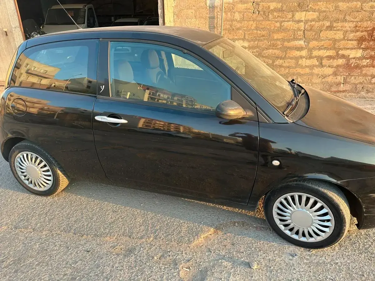 Usata Lancia Ypsilon 80 CV (58 kW) 2009 Nero Utilitaria