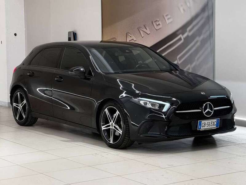 Nero Usata 2019 Mercedes A180 Tre volumi | 18.900 € (Buon prezzo) - Immagine 1/4