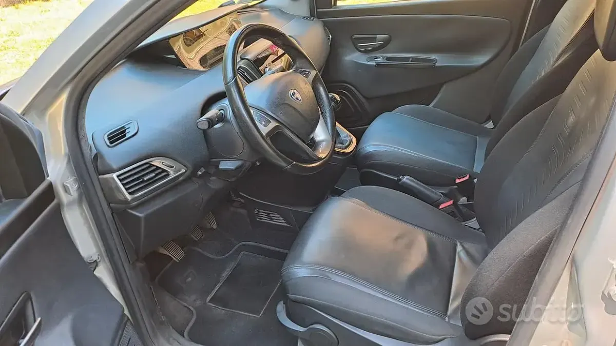 Usata Lancia Ypsilon Platinum 95 CV (69 kW) 2014 Argento Utilitaria