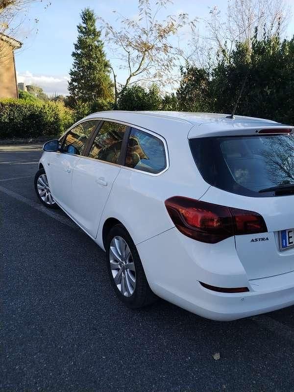 Usata Opel Astra 110 CV (80 kW) 2011 Station wagon