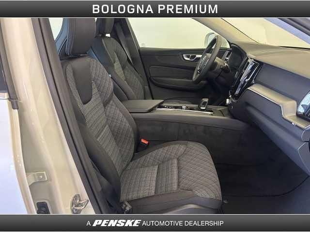 Nuova Volvo XC60 Core 349 CV (256 kW) 2025 Bianco SUV