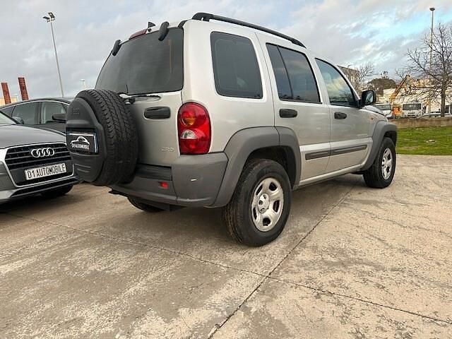 Usata Jeep Cherokee Limited 163 CV (119 kW) 2005 Argento SUV