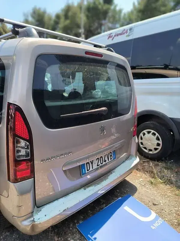 Usata Peugeot TePee Premium 109 CV (80 kW) 2009 Oro Station wagon