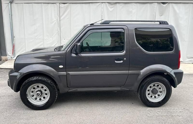 Usata Suzuki Jimny 86 CV (63 kW) 2018 Grigio SUV