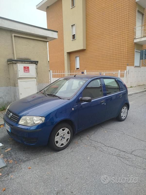 Blu Usata 2003 Fiat Punto Due volumi | 1500 € - Immagine 1/4
