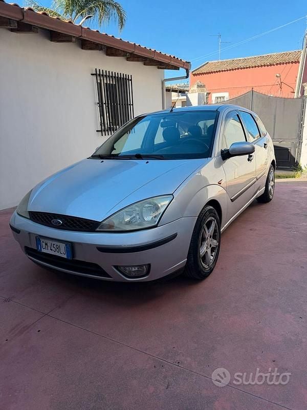 Usata Ford Focus Zetec 115 CV (84 kW) 2004 Grigio Berlina
