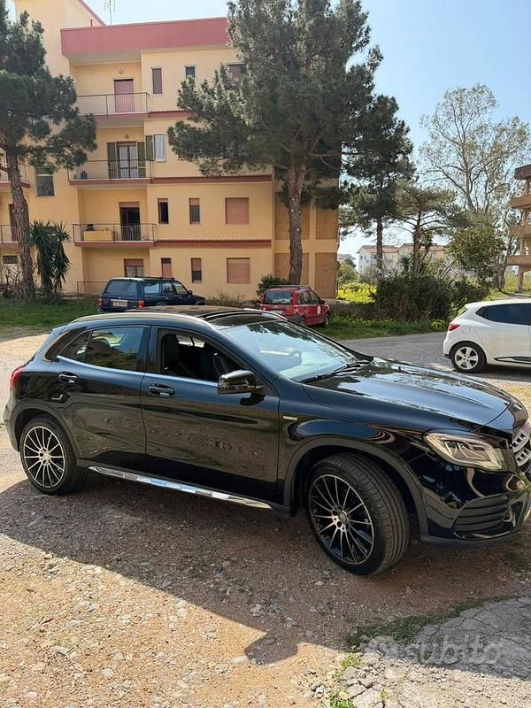 Usata Mercedes GLA200 136 CV (100 kW) 2017 Nero SUV