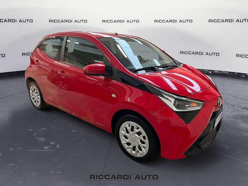 Usata Toyota Aygo Business Edition 72 CV (52 kW) 2019 Rosso Utilitaria