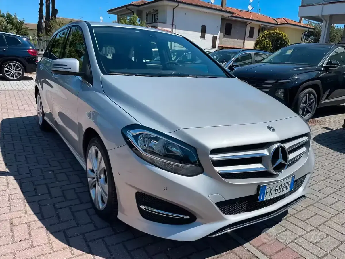 Usata Mercedes B180 109 CV (80 kW) 2017 Iridium Utilitaria