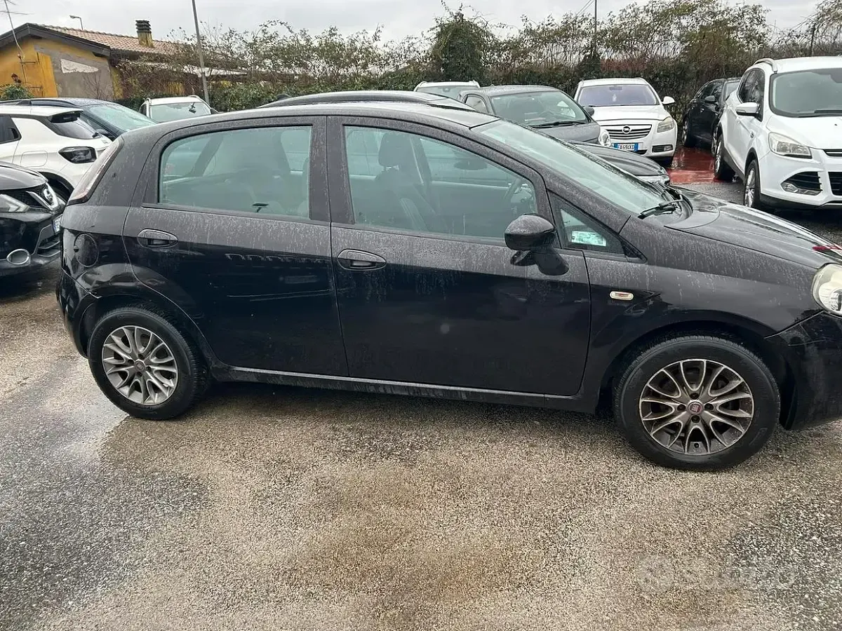 Usata Fiat Punto Evo Dynamic 75 CV (55 kW) 2011 Nero Utilitaria