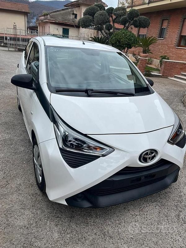Usata Toyota Aygo X Trend 72 CV (52 kW) 2018 Bianco SUV