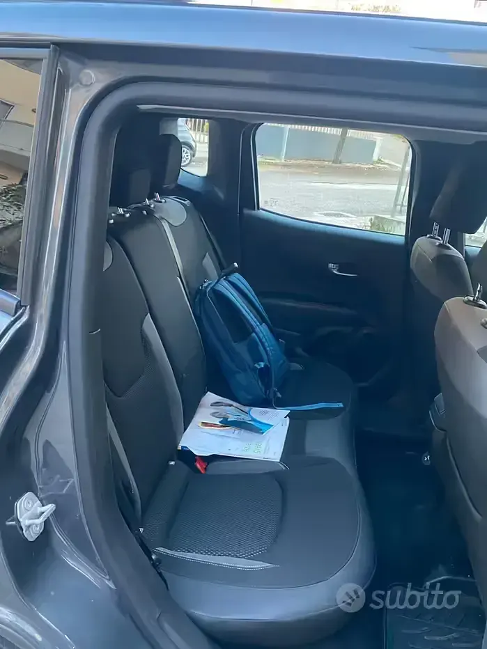 Begagnad Jeep Renegade 130 HK (95 kW) 2022 Grå SUV