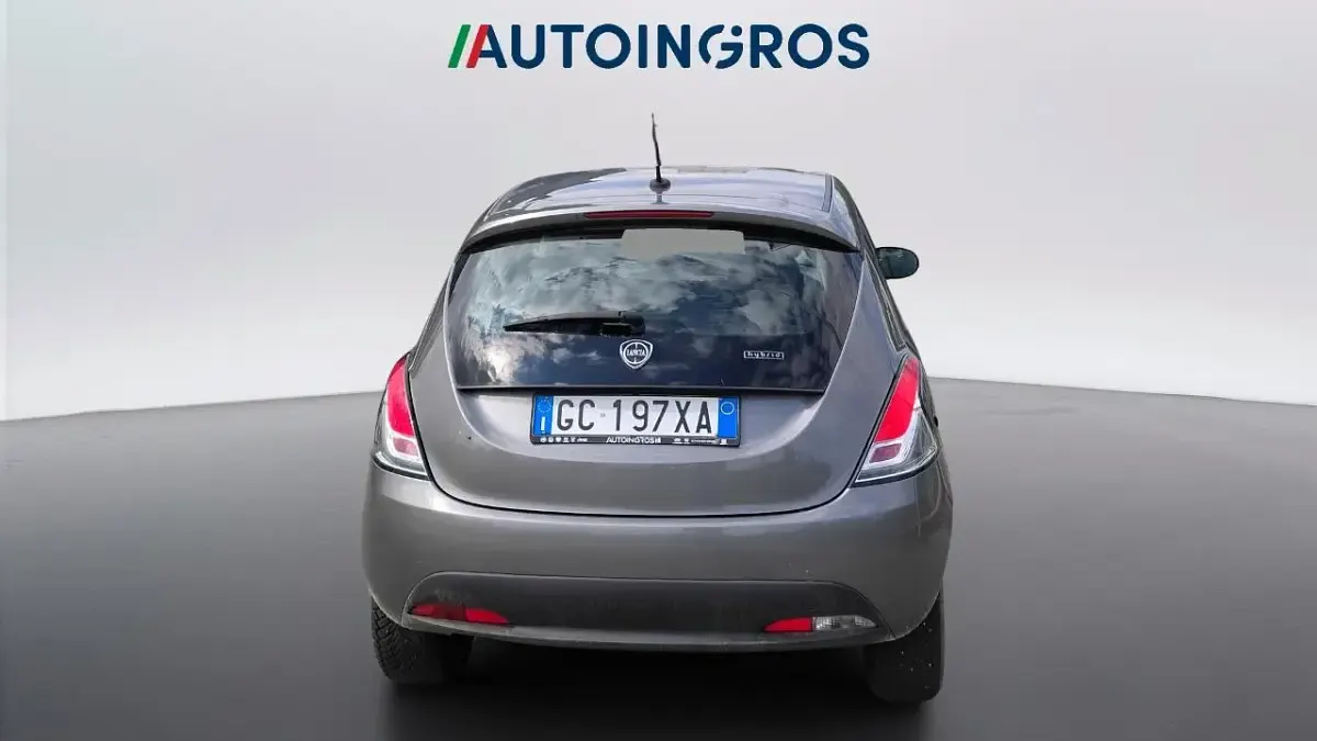 Usata Lancia Ypsilon Silver 69 CV (50 kW) 2020 Grigio Utilitaria