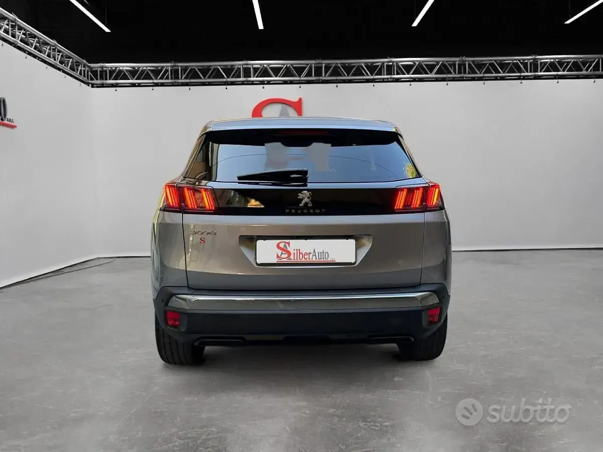 Usata Peugeot 3008 Allure 131 CV (96 kW) 2022 Grigio SUV