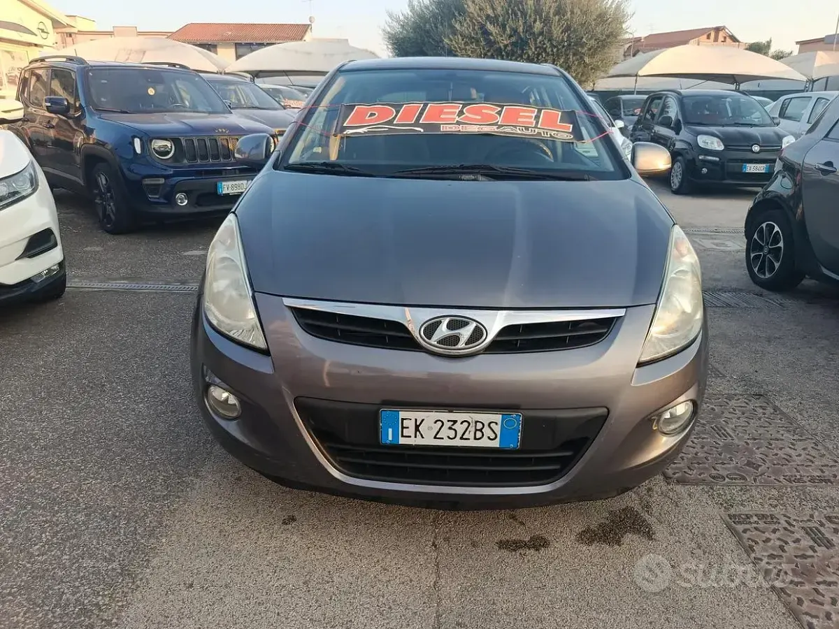 Usata Hyundai i20 75 CV (55 kW) 2012 Grigio Utilitaria
