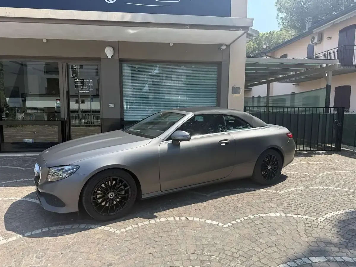 Usata Mercedes E220 Premium Plus 194 CV (142 kW) 2019 Argento Cabrio
