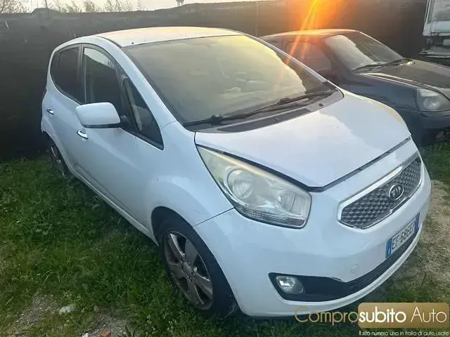 Usata Kia Venga 125 CV (91 kW) 2011 Bianco Utilitaria